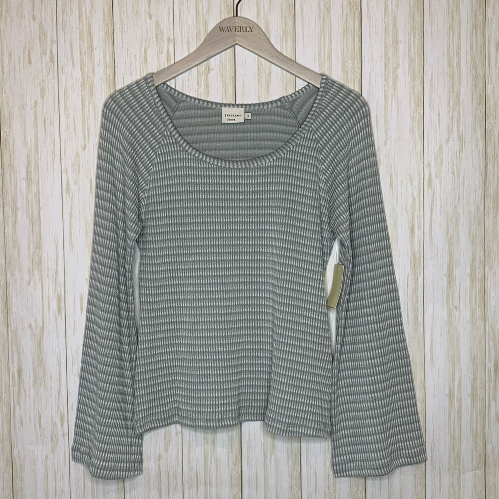 Crescent drive gray bell sleeve ribbed shirt NWT